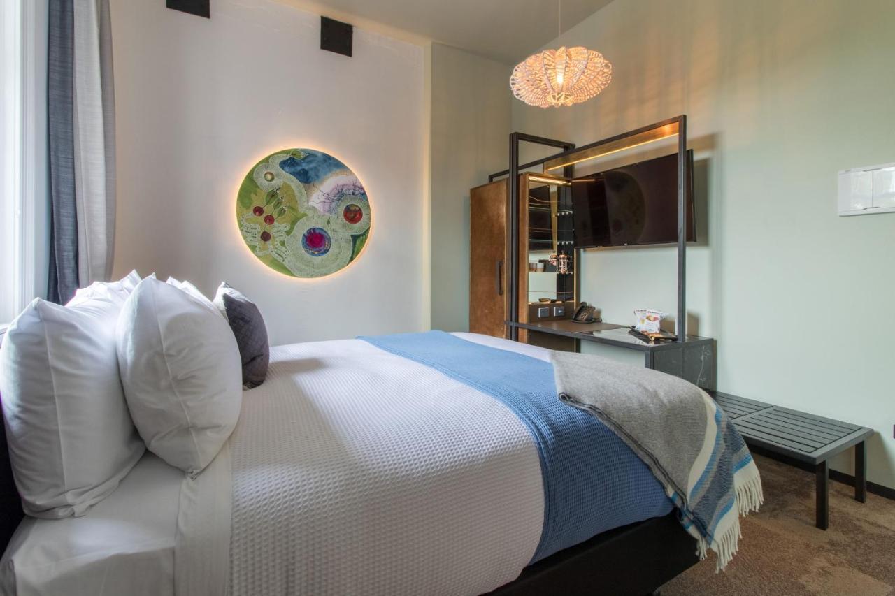 Clarence Boutique Hotel ตาอูรังกา ภายนอก รูปภาพ